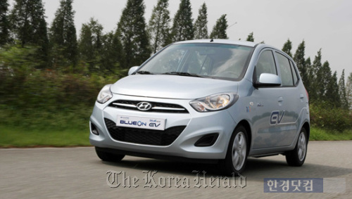Hyundai Motor’s BlueOn, the nation’s first midsize electric sedan, is to debut early next year.   Yonhap News