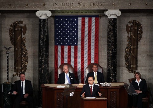 President Lee Myung-bak delivers a speech at a joint session of the U.S. Congress in Washington on Thursday (early Friday morning, \r\nKorean time) during his state visit to the country.    (Yonhap News)