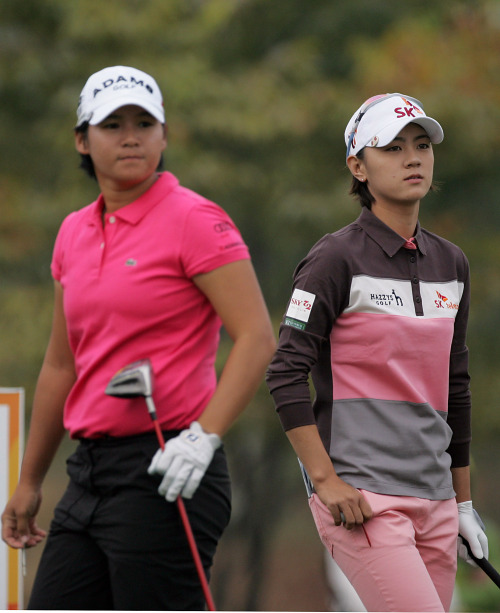 <YONHAP PHOTO-1279> 최나연과 청야니 (서울=연합뉴스) 청야니와 최나연(오른쪽)이 9일 인천 스카이72 골프장에서 열린 미국여자프로골프(LPGA) 투어 하나은행 챔피언십 5번홀에서 함께 그라운드에 서 있다. 2011.10.9 photo@yna.co.kr/2011-10-09 15:23:00/ <저작권자 ⓒ 1980-2011 ㈜연합뉴스. 무단 전재 재배포 금지.>\r\n<YONHAP PHOTO-1279> 최나연과 청야니 (서울=연합뉴스) 청야니와 최나연(오른쪽)이 9일 인천 스카이72 골프장에서 열린 미국여자프로골프(LPGA) 투어 하나은행 챔피언십 5번홀에서 함께 그라운드에 서 있다. 2011.10.9 photo@yna.co.kr/2011-10-09 15:23:00/ <저작권자 ⓒ 1980-2011 ㈜연합뉴스. 무단 전재 재배포 금지.>\r\n<YONHAP PHOTO-1279> 최나연과 청야니 (서울=연합뉴스) 청야니와 최나연(오른쪽)이 9일 인천 스카이72 골프장에서 열린 미국여자프로골프(LPGA) 투어 하나은행 챔피언십 5번홀에서 함께 그라운드에 서 있다. 2011.10.9 photo@yna.co.kr/2011-10-09 15:23:00/ <저작권자 ⓒ 1980-2011 ㈜연합뉴스. 무단 전재 재배포 금지.>