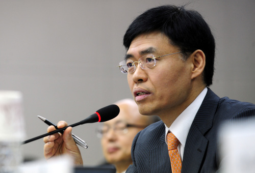 최교일 서울중앙지검장이 27일 오전 서울중앙지검에서 열린 국회 법제사법위원회의 국정감사에서 의원들의 질의에 답하고 있다. 박해묵 기자/mook@heraldm.com\r\n최교일 서울중앙지검장이 27일 오전 서울중앙지검에서 열린 국회 법제사법위원회의 국정감사에서 의원들의 질의에 답하고 있다. 박해묵 기자/mook@heraldm.com