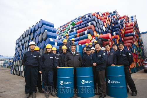 Employees of Hyup-dong Industrial Co., a GS Caltex supplier for industrial drums, pose in Siheung, Gyeonggi Province.   GS Caltex