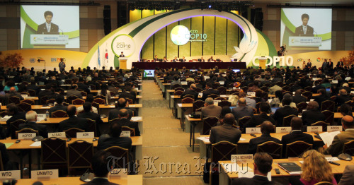 Senior officials from governments and international organizations attend the opening session of the UNCCD COP 10 in Changwon, South Gyeongsang Province, on Monday.  Yonhap News\r\nSenior officials from governments and international organizations attend the opening session of the UNCCD COP 10 in Changwon, South Gyeongsang Province, on Monday.  Yonhap News\r\nSenior officials from governments and international organizations attend the opening session of the UNCCD COP 10 in Changwon, South Gyeongsang Province, on Monday.  Yonhap News\r\nSenior officials from governments and international organizations attend the opening session of the UNCCD COP 10 in Changwon, South Gyeongsang Province, on Monday.  Yonhap News\r\nSenior officials from governments and international organizations attend the opening session of the UNCCD COP 10 in Changwon, South Gyeongsang Province, on Monday.  Yonhap News
