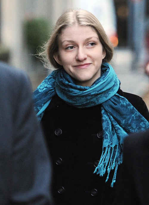 Ekaterina Zatuliveter (AP-Yonhap News)\r\n영국 일간지 텔레그래프는 영국 의회에서 간첩 활동을 한 혐의로 작년에 체포된 미모의 러시아 여성 예카테리나 자툴리베테르(Zatuliveter·26)가 런던 이민항소특별위원회에서 열린 항소심에서 마이크 핸콕(Hancock·65) 영국 하원의원과 2006년부터 내연 관계를 맺어왔다는 점을 인정했다고 19일 보도했다.