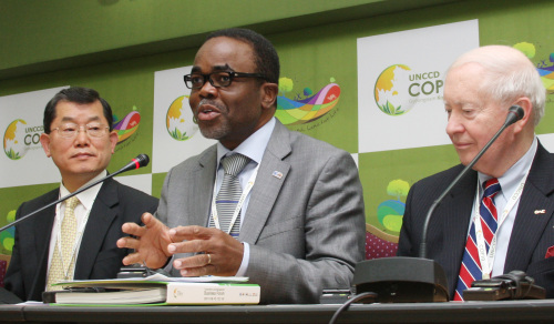 문규현, Luc Gnacadja(중앙) 유엔사막화방지협약-UNCCD COP10/