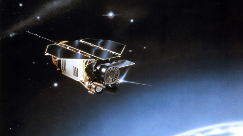 Undated artist rendering provided by EADS Astrium shows the scientific satellite Rosat. The German Aerospace Center said the retired satellite is hurtling toward the atmosphere and pieces could crash into the earth during the weekend, the center confirmed Thursday. (AP-Yonhap News)