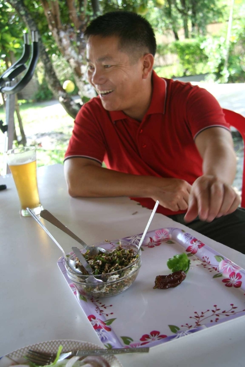 Government worker Thoudam Anand from northeast India enjoys\r\nhis ghost chilies, recognized by the Guinness record book\r\nin 2006 as the world’s hottest — 200 times spicier than jalapenos.\r\n(Los Angeles Times/MCT)