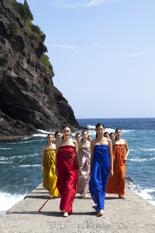 Lee Young-hee’s fashion show on Ulleung Island in August  Maison de Lee Young-hee
