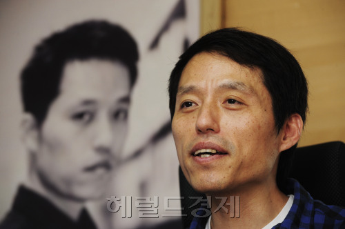 이철환 작가. 박해묵 기자/mook@heraldm.com\r\n이철환 작가. 박해묵 기자/mook@heraldm.com