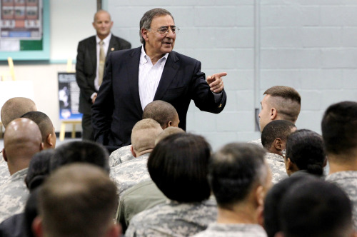 U.S. Defense Secretary Leon Panetta speaks during his meeting with U.S. and Korean troops in Yongsan Garrison in central Seoul on Wednesday. (Yonhap News)