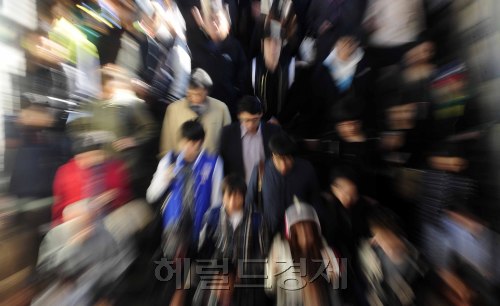 서울시장선거 40대의 힘. 니콘D3 다중노출3회 박해묵 기자/mook@heraldm.com\r\n서울시장선거 40대의 힘. 니콘D3 다중노출3회 박해묵 기자/mook@heraldm.com
