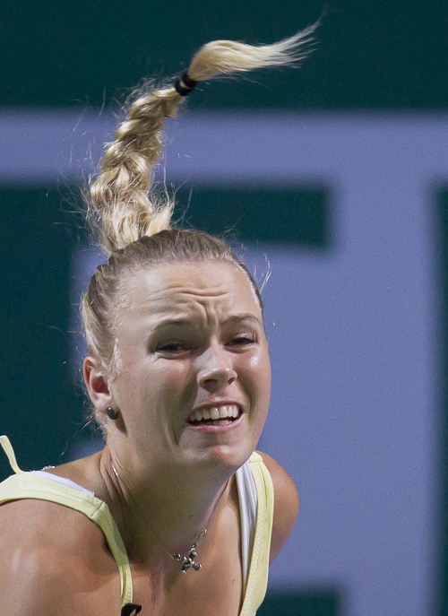 <YONHAP PHOTO-0537> Denmark's Caroline Wozniacki serves to Czech Republic's Petra Kvitova during the WTA championships in Istanbul, Turkey, Thursday, Oct. 27, 2011. (AP Photo/Vadim Ghirda)/2011-10-28 08:34:10/ <저작권자 ⓒ 1980-2011 ㈜연합뉴스. 무단 전재 재배포 금지.>
Caroline Wozniacki serves to Petra Kvitova during the WTA championships in Istanbul, Turkey, Thursday. AP-Yonhap News