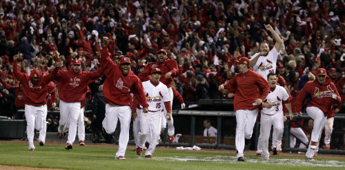 <YONHAP PHOTO-1063> The St. Louis Cardinals bench erupts after David Freese hits a walk-off home run during the 11th inning of Game 6 of baseball's World Series against the Texas Rangers Thursday, Oct. 27, 2011, in St. Louis. The Cardinals won the game 10-9 to tie the series 3-3. (AP Photo/Matt Slocum)/2011-10-28 13:48:11/ <저작권자 ⓒ 1980-2011 ㈜연합뉴스. 무단 전재 재배포 금지.>
The St. Louis Cardinals bench erupts after David Freese hits a walk-off home run during the 11th inning of Game 6 of baseball’s World Series against the Texas Rangers in St. Louis on Thursday.  AP-Yonhap News