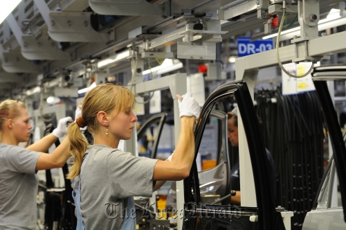 Employees work at an assembly line at Hyundai Motor’s manufacturing factory in Nosovice, Czech Republic. Hyundai Motor