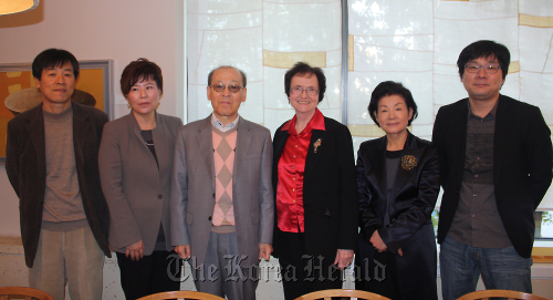 Winners of the 19th Daesan Literary Award pose for photographs: From left, novelist Im Chul-woo, translator Ahn So-hyun, literary critic Yeom Moo-woong, translator Heidi Kang, poet Shin Dal-ja, and playwright Choi Chi-eon. Daesan Foundation