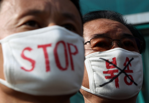Activists protest China’s repatriation of North Korean defectors in front of the Chinese Embassy in Seoul on Oct. 28. (Yonhap News)