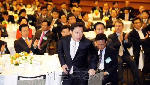 곽승준 미래기획위원회 위원장이 8일 오전 대한상공회의소에서 열린 조찬간담회에 참석해  강의를 하고 있다. 박해묵 기자/mook@heraldm.com\r\n곽승준 미래기획위원회 위원장이 8일 오전 대한상공회의소에서 열린 조찬간담회에 참석해  강의를 하고 있다. 박해묵 기자/mook@heraldm.com\r\n곽승준 미래기획위원회 위원장이 8일 오전 대한상공회의소에서 열린 조찬간담회에 참석해  강의를 하고 있다. 박해묵 기자/mook@heraldm.com