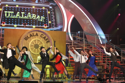 Ulala Session performs “Swing Baby.”  CJ E&M
