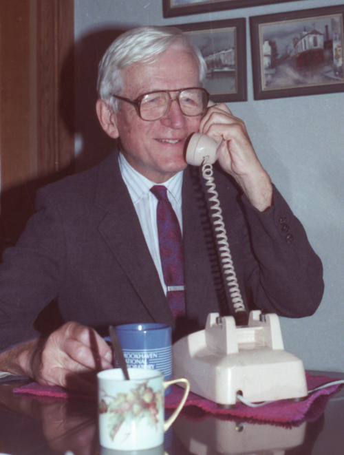 <YONHAP PHOTO-0188> FILE - In this 1989 file photo, Norman F. Ramsey receives a phone call informing him of his Nobel Prize win in physics. Ramsey, emeritus professor of physics at Harvard University, died in his sleep at a Wayland, Mass., nursing home on Friday, Nov. 4, 2011. He was 96. (AP Photo/File)/2011-11-08 04:26:42/ <저작권자 ⓒ 1980-2011 ㈜연합뉴스. 무단 전재 재배포 금지.>
Norman Ramsey