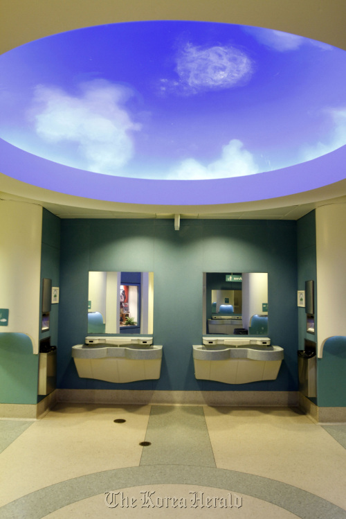 The Tot Area of the men’s room on the ground floor of the Field Museum in Chicago, Illinois.   Chicago Tribune/MCT