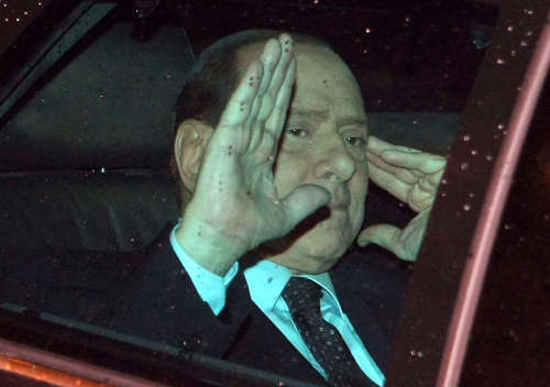 <YONHAP PHOTO-0495> Italian Premier Silvio Berlusoni waves to journalists as he leaves the Quirinale, Presidential palace, after meeting with Italian President Giorgio Napolitano, in Rome, Tuesday, Nov. 8, 2011. Berlusconi says his decision to resign after parliament passed economic reforms is for the good of the country, and to settle financial markets that have lost confidence in Italy's ability to rein in debt and spur growth. (AP Photo/Roberto Monaldo, LaPresse) ITALY OUT/2011-11-09 06:13:21/ <저작권자 ⓒ 1980-2011 ㈜연합뉴스. 무단 전재 재배포 금지.>
Italian Prime Minister Silvio Berlusoni waves to journalists  in Rome on Tuesday.
AP-Yonhap News
실비오 베를루스코니 (Silvio Berlusconi) 정치인 출생 1936년 9월 29일 (이탈리아)신체165cm 소속 이탈리아 (총리)