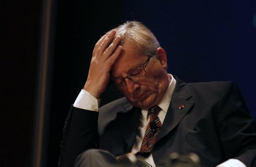 <YONHAP PHOTO-0291> Eurogroup President and Luxembourg Prime Minister Jean Claude Juncker gestures during a lecture at the Calouste Gulbenkian Foundation in Lisbon November 9, 2011. The euro zone should move ahead together and not sub-divide, Juncker said on Wednesday as the region's debt crisis escalated with Italian bond yields soaring. REUTERS/Rafael Marchante (PORTUGAL - Tags: POLITICS BUSINESS)/2011-11-10 07:15:42/ <저작권자 ⓒ 1980-2011 ㈜연합뉴스. 무단 전재 재배포 금지.>\r\n<YONHAP PHOTO-0291> Eurogroup President and Luxembourg Prime Minister Jean Claude Juncker gestures during a lecture at the Calouste Gulbenkian Foundation in Lisbon November 9, 2011. The euro zone should move ahead together and not sub-divide, Juncker said on Wednesday as the region's debt crisis escalated with Italian bond yields soaring. REUTERS/Rafael Marchante (PORTUGAL - Tags: POLITICS BUSINESS)/2011-11-10 07:15:42/ <저작권자 ⓒ 1980-2011 ㈜연합뉴스. 무단 전재 재배포 금지.>\r\n장 클로드 융커 (Jean Claude Juncker) 정치인