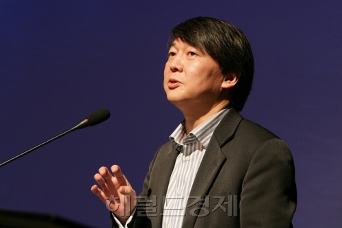 안철수 기업인, 교수 출생1962년 2월 26일 (부산광역시)소속안철수연구소 (이사회의장, CLO), 노리타운스튜디오 (의장)