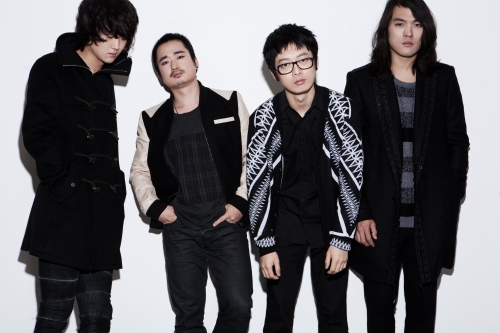 국카스텐 (Guckkasten) 가수 멤버하현우(기타, 보컬), 전규호(기타, 코러스), 이정길(드럼, 코러스), 김기범(베이스)