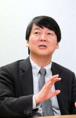 안철수 기업인, 교수 출생 1962년 2월 26일 (부산광역시)소속 안철수연구소 (이사회의장, CLO), 노리타운스튜디오 (의장)