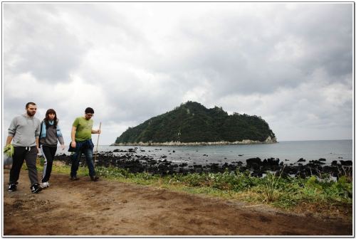 The view from the top of Aloreum, located on Jeju Island’s Olle trail route No. 1 (Claire Lee/The Korea Herald)