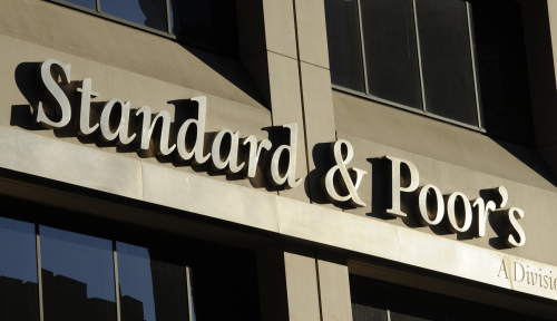 <YONHAP PHOTO-0111> FILE - 55 Water Street, home of Standard & Poor's rating agency, seen in this Sunday,Oct. 9, 2011 file photo in New York. France has reacted with outrage after the Standard & Poor's accidentally sent out a message saying it was downgrading the country's prized "AAA" credit rating during a tumultuous week in Europe's protracted debt crisis. The error stood for an hour and a half Thursday Nov. 10 2011 before it was retracted by the agency _ spooking markets by foreshadowing the event that could sound the death knell for the 17-nation eurozone. (AP Photo/Henny Ray Abrams)/2011-11-12 00:53:12/ <저작권자 ⓒ 1980-2011 ㈜연합뉴스. 무단 전재 재배포 금지.>
The New York home of Standard & Poor’s rating agency     AP-Yonhap News