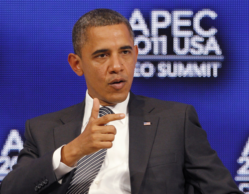 U.S. President Barack Obama speaks during a discussion at the APEC CEO Summit, a gathering of business leaders at the Asia-Pacific Economic Cooperation summit Saturday in Honolulu. (AP-Yonhap News)