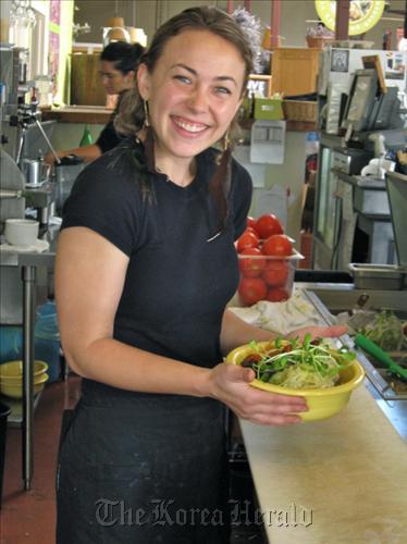 Cafe Gratitude chef Chelsea with kimchi bibimbap
Cafe Gratitude chef Chelsea with kimchi bibimbap