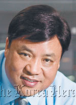 Celltrion CEO Seo Jung-jin
서정진 기업인 출생 1957년 10월 23일 (충청북도 청주)소속 셀트리온 (회장)