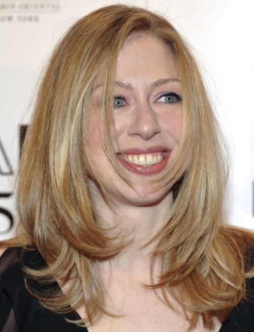 <YONHAP PHOTO-2331> In this Feb. 9, 2011 photo, Chelsea Clinton attends amfAR's annual New York Gala at Cipriani Wall Street in New York. Clinton is going to work for NBC News. The network said Monday, Nov. 14, 2011, that it has hired the 31-year-old Clinton to work on projects for the "NBC Nightly News" and Brian Williams' newsmagazine "Rock Center." She will do projects in the "Making a Difference" series, generally positive stories about individuals and companies. (AP Photo/Evan Agostini)/2011-11-14 23:18:42/ <저작권자 ⓒ 1980-2011 ㈜연합뉴스. 무단 전재 재배포 금지.>
Chelsea Clinton
첼시 클린턴 (Chelsea Clinton