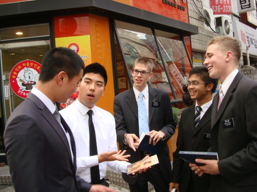 From right, Mormon missionaries Tyson Bailey, Mariano Mejia and Kellen Fowers introduce themselves and their faith to Seoulites.     LDS