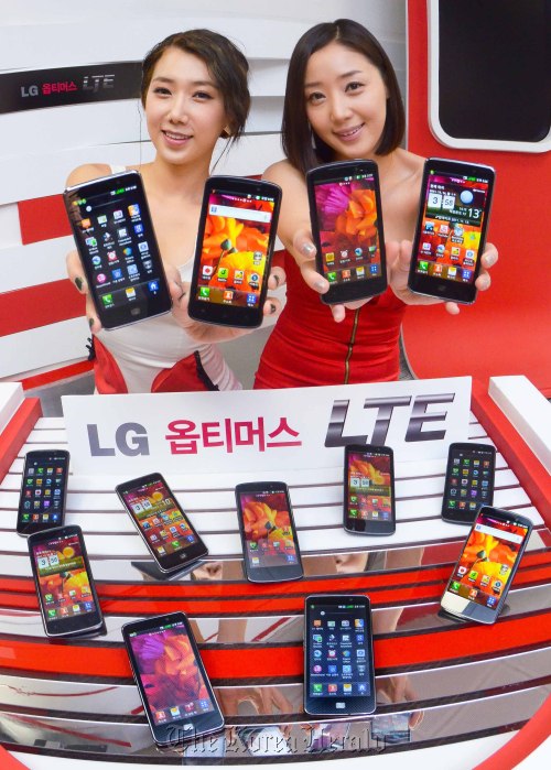 Models pose with Optimus LTE from LG Electronics.    LG Electronics