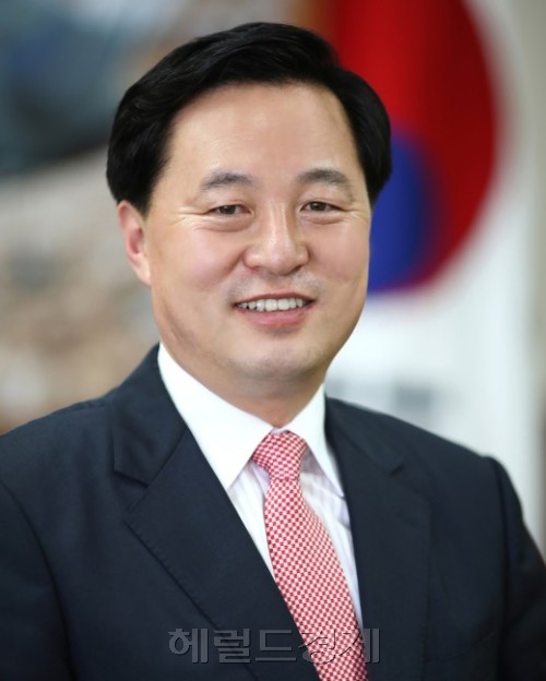 김두관 광역단체장, 전 행정자치부장관 출생 1959년 4월 10일 (경상남도 남해)소속 경상남도 (도지사)