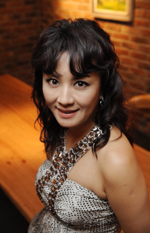 영화배우 김혜선인터뷰.<br />이상섭 기자. babtong@heraldm.com 2011.11.02\r\n영화배우 김혜선인터뷰.\n이상섭 기자. babtong@heraldm.com 2011.11.02