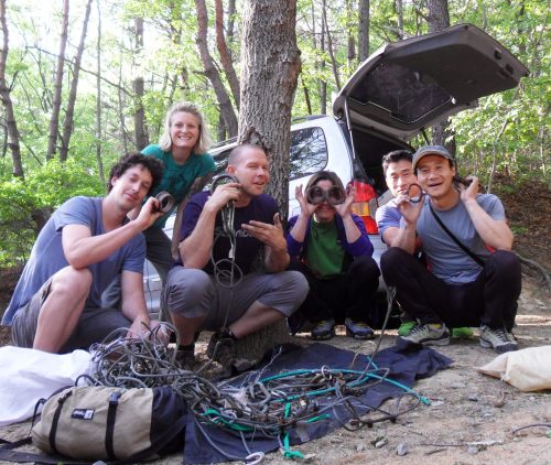 KOTRi volunteers gather after a day of replacing Korean mountain hardware.  KOTRi
KOTRi volunteers gather after a day of replacing Korean mountain hardware.  KOTRi