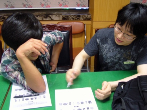 PSCORE: A NK defector takes a lesson from a South Korean PSCORE volunteer.
A North Korean defector takes a lesson from a South Korean PSCORE volunteer.   PSCORE
A North Korean defector takes a lesson from a South Korean PSCORE volunteer.   PSCORE