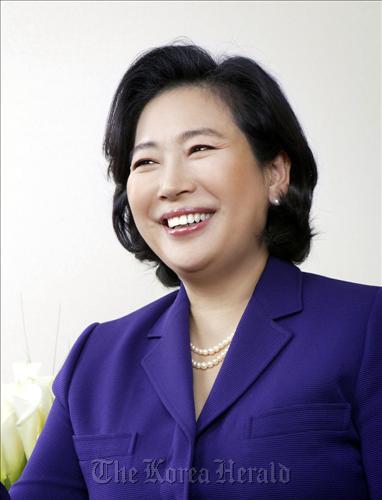 Hyundai Group chairwoman Hyun Jeong-eun. Yonhap News
현정은 기업인 출생 1955년 1월 26일 (서울특별시)소속 현대그룹 (회장), 현대엘리베이터 (대표이사)