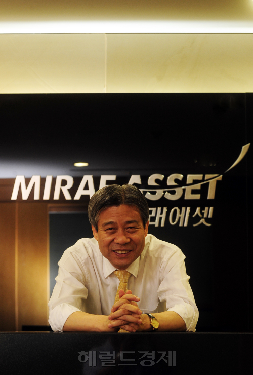 강창희 금융인 출생 1947년 3월 21일 (전라북도 전주)소속 미래에셋 (부회장)
