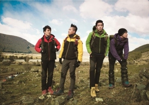 빅뱅 가수 멤버 G-드래곤(리더, 랩, 보컬), 태양(메인보컬, 랩), T.O.P(랩, 보컬), 대성(보컬), 승리(보컬)