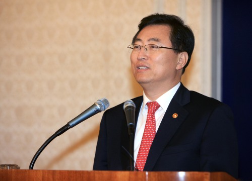 최중경 정무직공무원, 전 외무공무원 출생 1956년 9월 30일 (경기도 화성)소속 지식경제부 (장관)
