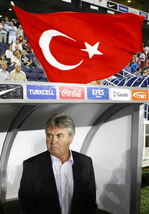 <YONHAP PHOTO-1852> FILE - In this Sept. 7, 2010 file photo, Turkey's head coach Guus Hiddink looks on during their Euro 2012 Group A qualifying soccer match against Belgium in Istanbul, Turkey. Turkey's football federation said Wednesday, Nov. 16, 2011 it has ended coach Guus Hiddink's contract after failing to qualify for next year's European Championship. (AP Photo, File)/2011-11-16 20:46:40/ <저작권자 ⓒ 1980-2011 ㈜연합뉴스. 무단 전재 재배포 금지.>
Former Korea head coach Guus Hiddink  AP-Yonhap News