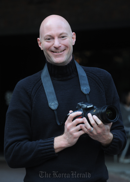 한국을 홍보하는 스티브밀러.<br />이상섭 기자. babtong@heraldm.com 2011.11.16
Steve Miller Lee Sang-sub/The Korea Herald