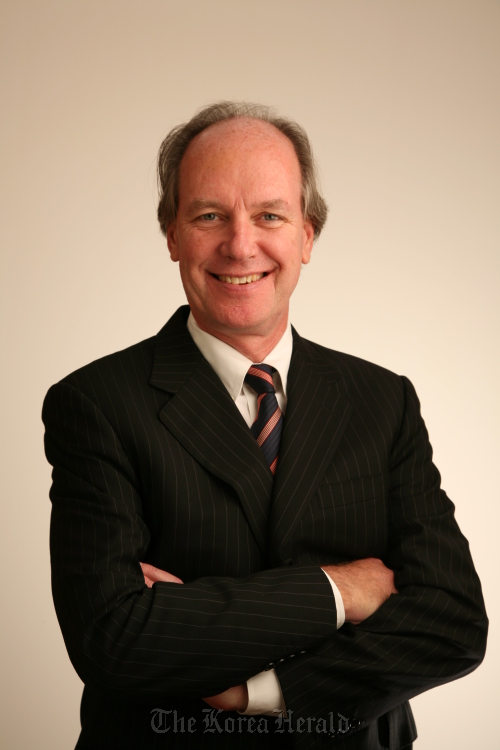 Tom Byrne, senior vice president of Moody’s Sovereign Risk Group for Asia
톰 번(Tom Byrne) 무디스 국가신용등급 평가부서 부사장