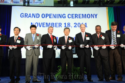 Hyundai Heavy Industries Co. chief executive Lee Jai-seong (center), Alabama Gov. Robert Bentley (third from right), Montgomery Mayor Todd Strange (third from left) and other officials open transformer factory over the weekend.  Hyundai Heavy Industries