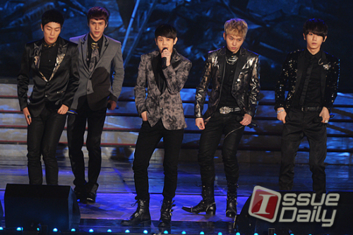 비스트 (BEAST) 가수 멤버 윤두준(리더, 보컬), 양요섭(메인보컬), 장현승(리드보컬), 이기광(보컬), 용준형(랩), 손동운(보컬)
