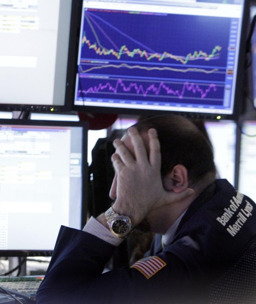 <YONHAP PHOTO-0380> A specialist works at his post on the floor of the New York Stock Exchange Monday, Nov. 21, 2011. Five stocks fell for every one that rose on the New York Stock Exchange. (AP Photo/Richard Drew)/2011-11-22 07:11:18/ <저작권자 ⓒ 1980-2011 ㈜연합뉴스. 무단 전재 재배포 금지.>\r\n<YONHAP PHOTO-0380> A specialist works at his post on the floor of the New York Stock Exchange Monday, Nov. 21, 2011. Five stocks fell for every one that rose on the New York Stock Exchange. (AP Photo/Richard Drew)/2011-11-22 07:11:18/ <저작권자 ⓒ 1980-2011 ㈜연합뉴스. 무단 전재 재배포 금지.>